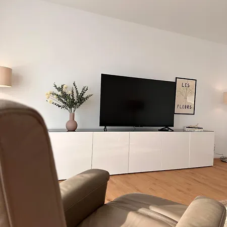 Stylish Oasis Near Frankfurt With Sauna And Sunny Garden, 2 Bedrooms Appartamento *